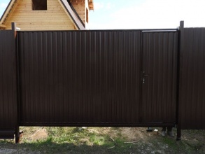 Ворота из профнастила откатные - пример 11 фото в Дрезне