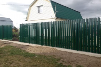 Забор из евроштакетника на ленточном фундаменте 70 метров фото в Дрезне